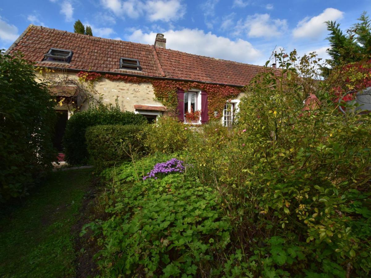 Charming Holiday Home Mezy-Moulins Bagian luar foto