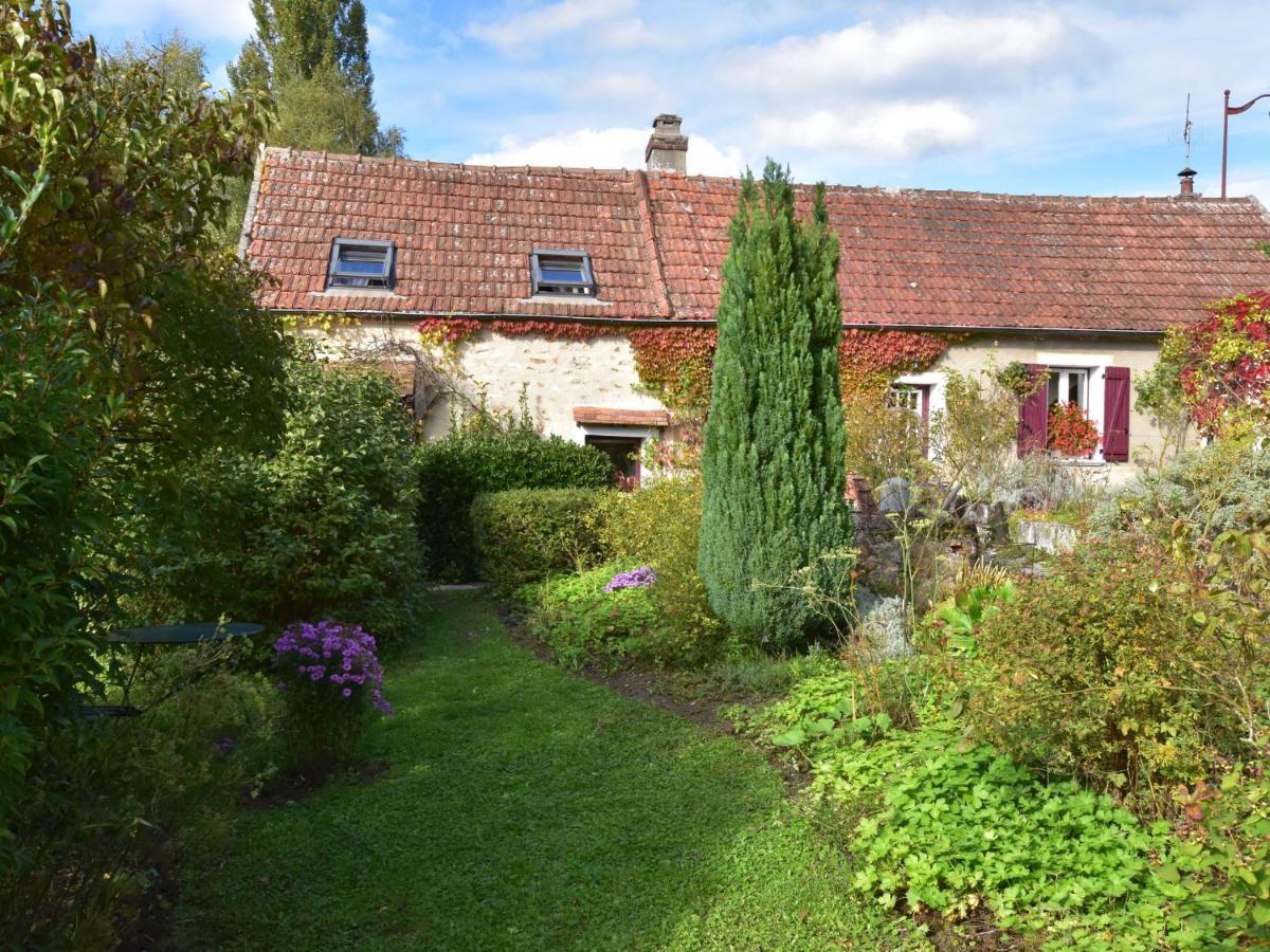 Charming Holiday Home Mezy-Moulins Bagian luar foto