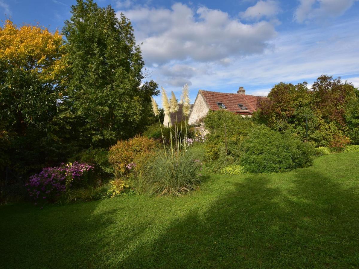 Charming Holiday Home Mezy-Moulins Bagian luar foto