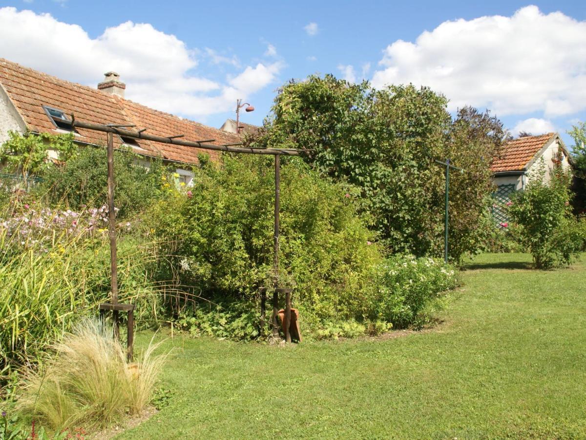 Charming Holiday Home Mezy-Moulins Bagian luar foto